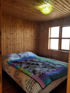 Cama o camas de una habitación en Glass House with Private River & 360° Views