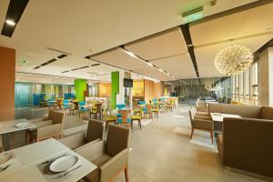 En restaurang eller annat matställe på Holiday Inn Express Leshan City Square, an IHG Hotel