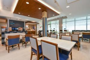 Afbeelding uit fotogalerij van Holiday Inn Express & Suites Charlotte - Ballantyne, an IHG Hotel in Charlotte