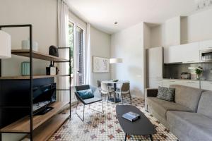 Kuchyňa alebo kuchynka v ubytovaní Aspasios Rambla Catalunya Apartments