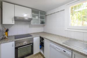 Kuchyň nebo kuchyňský kout v ubytování Villa VistaMar