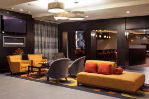 Χώρος καθιστικού στο Holiday Inn Columbus-Hilliard by IHG