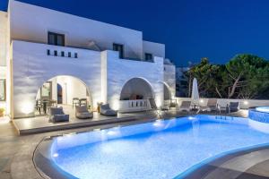 Bazén v ubytovaní Kallithea Hotel alebo v jeho blízkosti