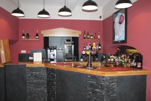 Lounge nebo bar v ubytování Priory hotel