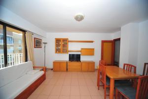 a living room with a couch and a table at Apartamento Olimpo Orange Costa in Benicàssim