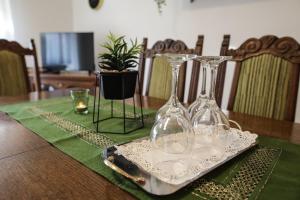 a table with two wine glasses on top of it at Apartman Kaya in Đakovo