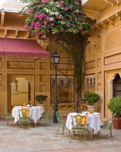 מסעדה או מקום אחר לאכול בו ב-Samode Palace