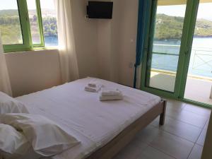 A bed or beds in a room at Meganisi Blue Villa