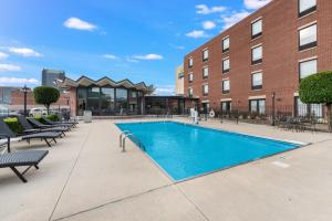 a swimming pool in front of a building at Holiday Inn Express - Columbus Downtown, an IHG Hotel in Columbus