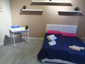 a bedroom with a bed and a table with towels on it at Luxury Cheope in Piacenza