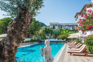 Bazén v ubytovaní Iniohos Zante Hotel & Suites alebo v jeho blízkosti