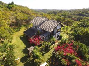 an aerial view of a house with flowers at Chalet Schönenberg in Guaramiranga