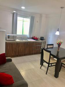Η κουζίνα ή μικρή κουζίνα στο Apartamento 4 min da praia