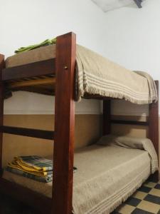 Una cama o camas cuchetas en una habitación  de Casa en el centro para 6 personas