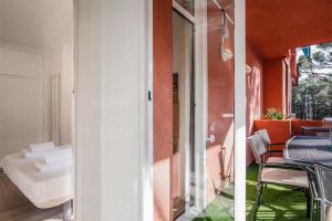 Gallery image of BEACH APARTMENT with BBQ, PS4, BIKES! in Castelldefels