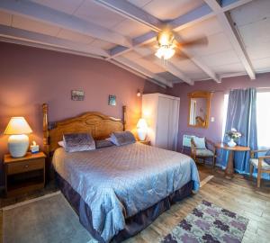 Postel nebo postele na pokoji v ubytování Harmony Motel + 37 fotografií