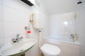 Koupelna v ubytování Apartments Ljiljana