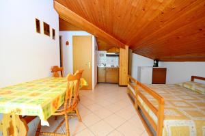 Kuchyň nebo kuchyňský kout v ubytování Apartments Ljiljana