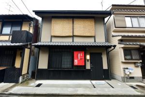 Το κτήριο όπου στεγάζεται  η βίλα +12 φωτογραφίες