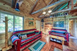 a living room with two couches in a log cabin at The Creekside Cabin in Cascade