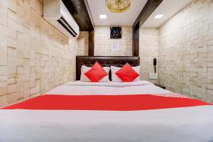 Postel nebo postele na pokoji v ubytování Hotel Qamar