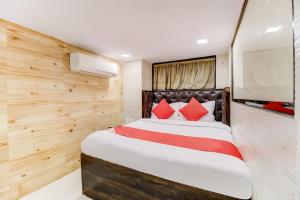 Postel nebo postele na pokoji v ubytování Hotel Qamar