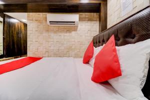 Postel nebo postele na pokoji v ubytování Hotel Qamar