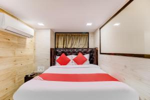 Postel nebo postele na pokoji v ubytování Hotel Qamar