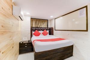 Postel nebo postele na pokoji v ubytování Hotel Qamar