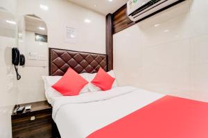 Postel nebo postele na pokoji v ubytování Hotel Qamar