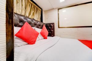 Postel nebo postele na pokoji v ubytování Hotel Qamar