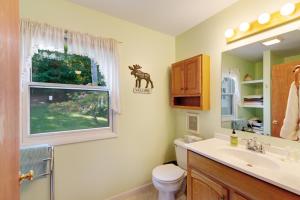 Kuchyň nebo kuchyňský kout v ubytování Walloon Lake Cottage + 32 fotografií