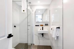 Et badeværelse på Manhattan Apartments - Glen Iris