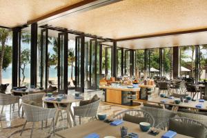 Restaurace v ubytování The Anvaya Beach Resort Bali