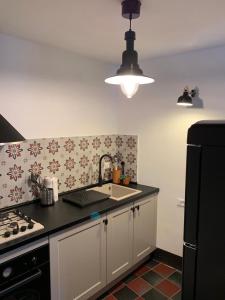 a kitchen with a sink and a stove at Piccola dimora accogliente e molto panoramica in Tagliacozzo