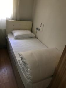 Postel nebo postele na pokoji v ubytování Kalkedon Hostel