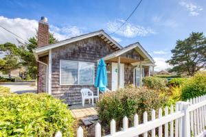 Gallery image of Beaches Inn | Buccaneer Bay Bungalow in Cannon Beach