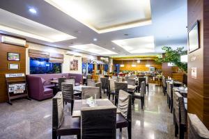 Restoran atau tempat lain untuk makan di Hotel Grand Kartika