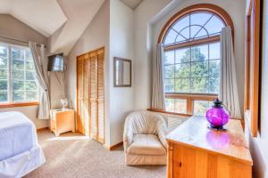 Gallery image of Beaches Inn | Pacific Surf Townhouse in Cannon Beach