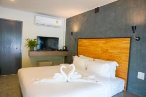 Tempat tidur dalam kamar di Banyan Resort @Rayong