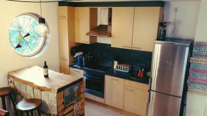 مطبخ أو مطبخ صغير في Ferienhaus/Wohnung mit Garten in Marburg Marbach