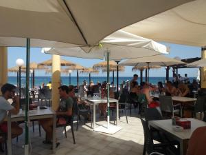 Reštaurácia alebo iné gastronomické zariadenie v ubytovaní Los Almendricos Appartment - 3 bedrooms Orihuela Costa