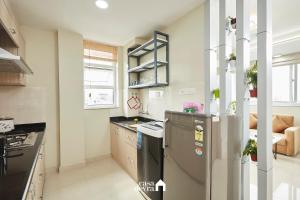 Una cocina o zona de cocina en Jhamel Apartments 2 by Casa Deyra