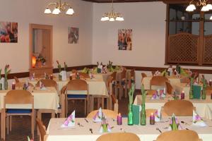 Restauracja lub miejsce do jedzenia w obiekcie Eduard-Heinrich-Haus, Hostel