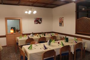 Restauracja lub miejsce do jedzenia w obiekcie Eduard-Heinrich-Haus, Hostel
