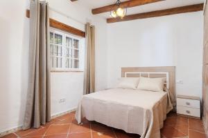 A bed or beds in a room at alojamiento rural la jandeta