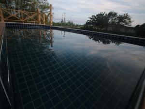 Bazén v ubytování Maekarn Pool Villa nebo v jeho okolí