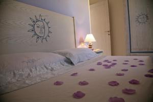 Ένα ή περισσότερα κρεβάτια σε δωμάτιο στο La Rosa Del Mare