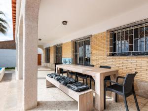 Fotografia z galérie ubytovania Villa in Vinaròs with Sea Views & Pool v destinácii Vinarós