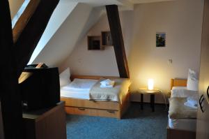A bed or beds in a room at Zentrum Kloster Lehnin